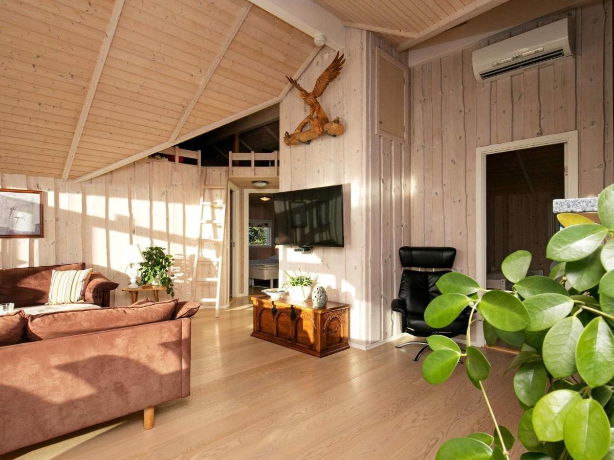 Three-Bedroom Holiday Home In Rodby 38 Kramnitse Dış mekan fotoğraf