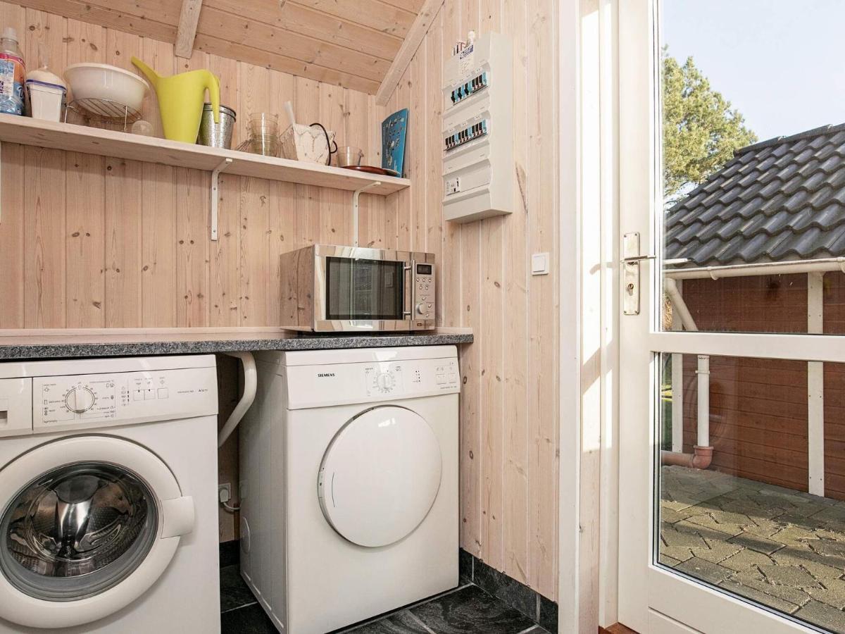 Three-Bedroom Holiday Home In Rodby 38 Kramnitse Dış mekan fotoğraf