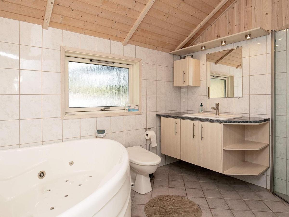 Three-Bedroom Holiday Home In Rodby 38 Kramnitse Dış mekan fotoğraf